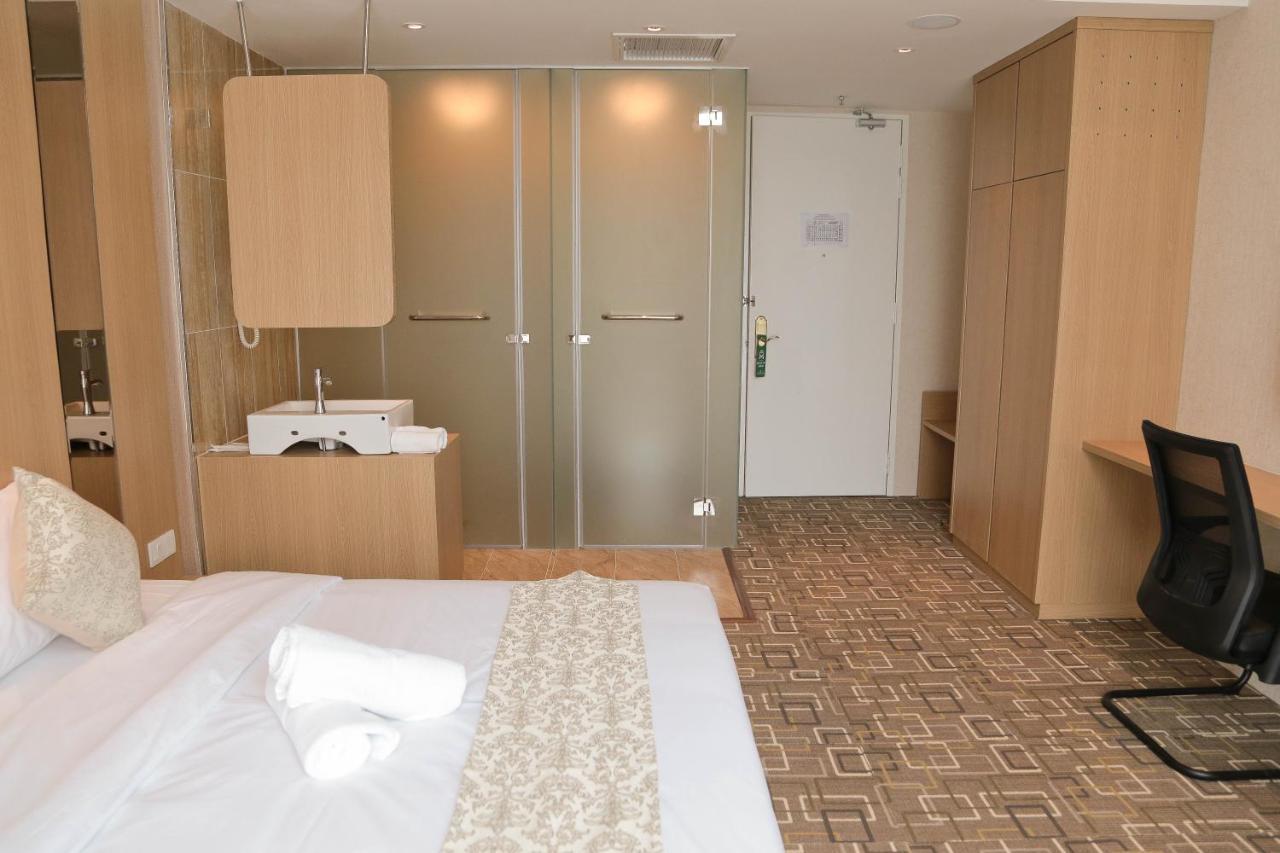 Top Holiday Hotel Seri Kembangan Eksteriør bilde